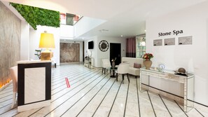 Couples treatment room(s), hot tub, steam room, Turkish bath/hammam