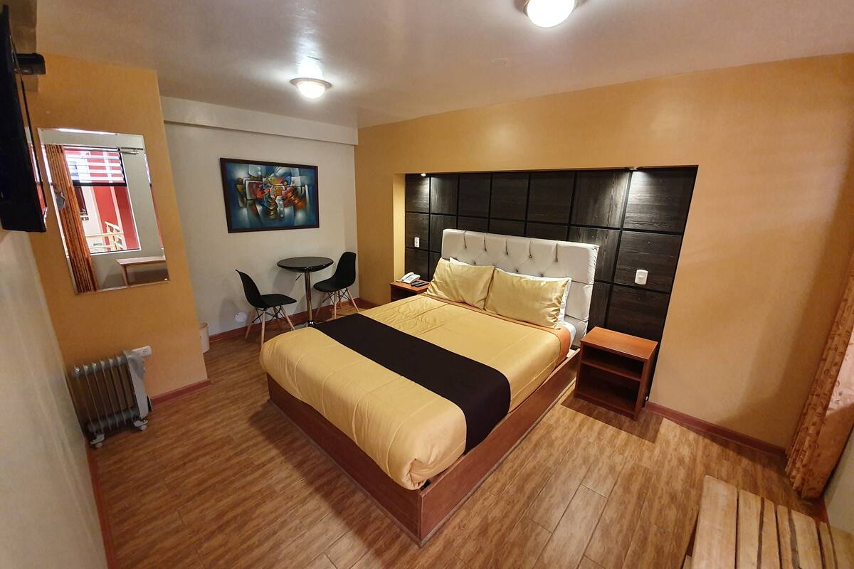 Quarto casal superior | Edredons de pluma, frigobar, cofres nos quartos, Wi-Fi de cortesia