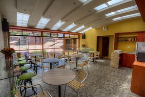 Free daily continental breakfast - El Mariscal Cusco (Cusco)