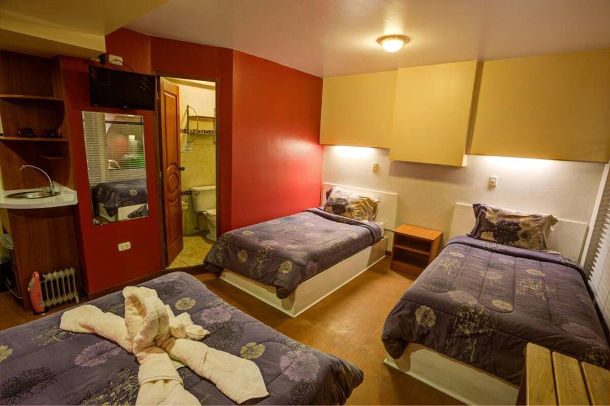 Quarto triplo superior | Edredons de pluma, frigobar, cofres nos quartos, Wi-Fi de cortesia