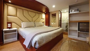 Chambre Deluxe double, 1 très grand lit | Couette en duvet, minibar, coffre-fort, accès au Wi-Fi (inclus)
