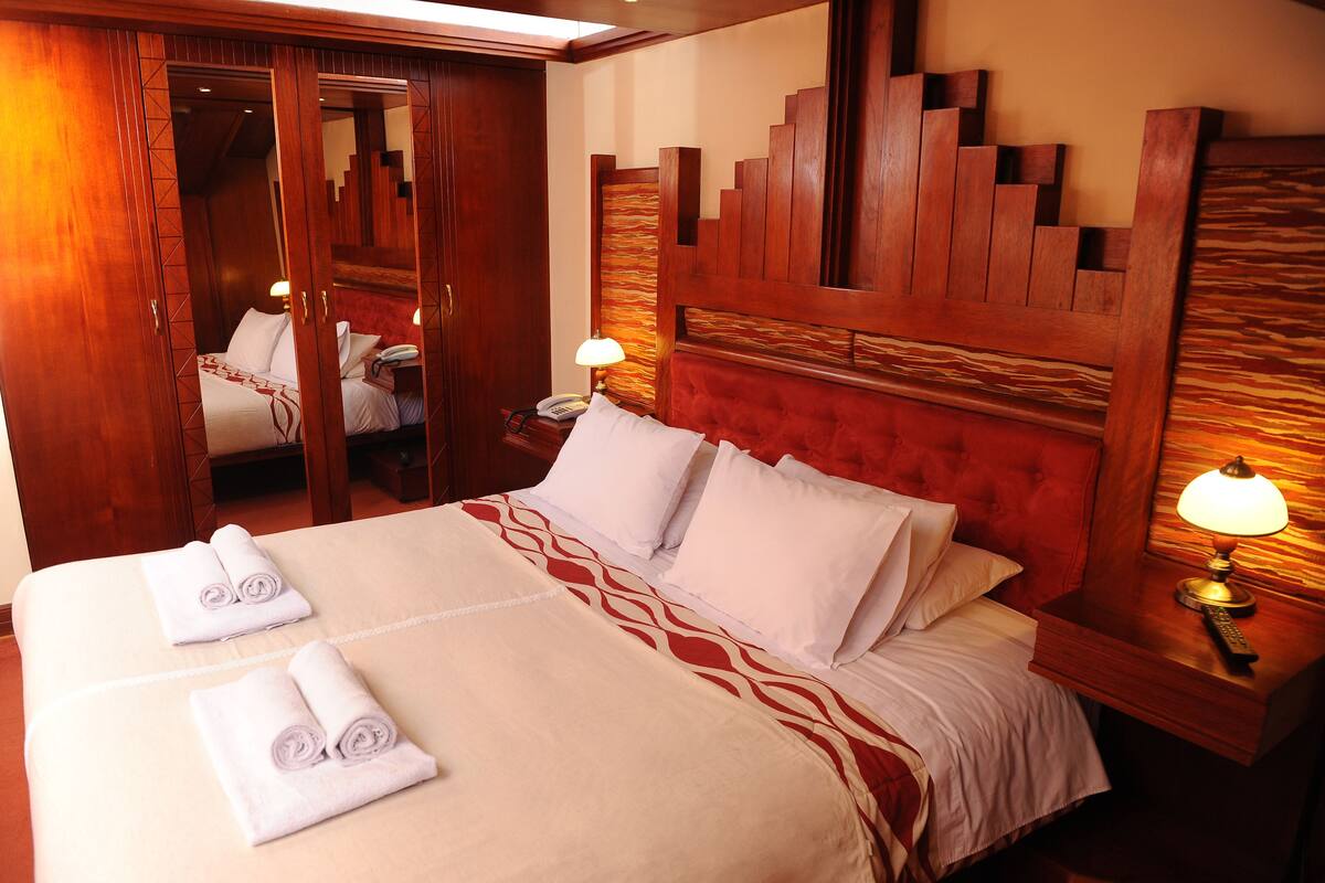 Suite, 1 Double Bed | Down duvets, in-room safe, free WiFi, bed sheets