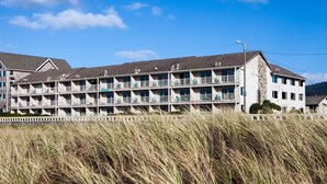 A multi-story motel with balconies and a stone facade. - Hi-Tide Oceanfront Inn (Seaside)