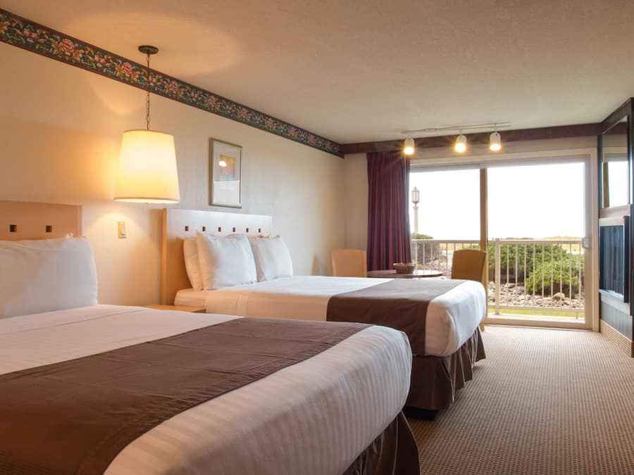 Quarto, 2 camas Queen, de frente para a praia | Berços grátis, camas extras/dobráveis (sobretaxa), Wi-Fi de cortesia