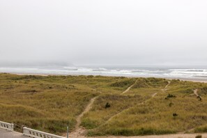 On the beach - Hi-Tide Oceanfront Inn (Seaside)