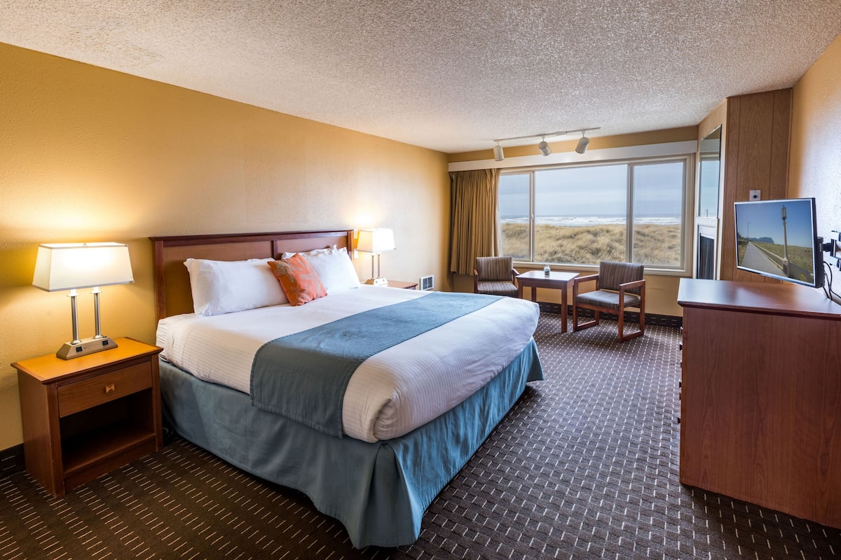 1 King Oceanfront, No Elevator Access | 1 bedroom, blackout drapes, free WiFi, bed sheets
