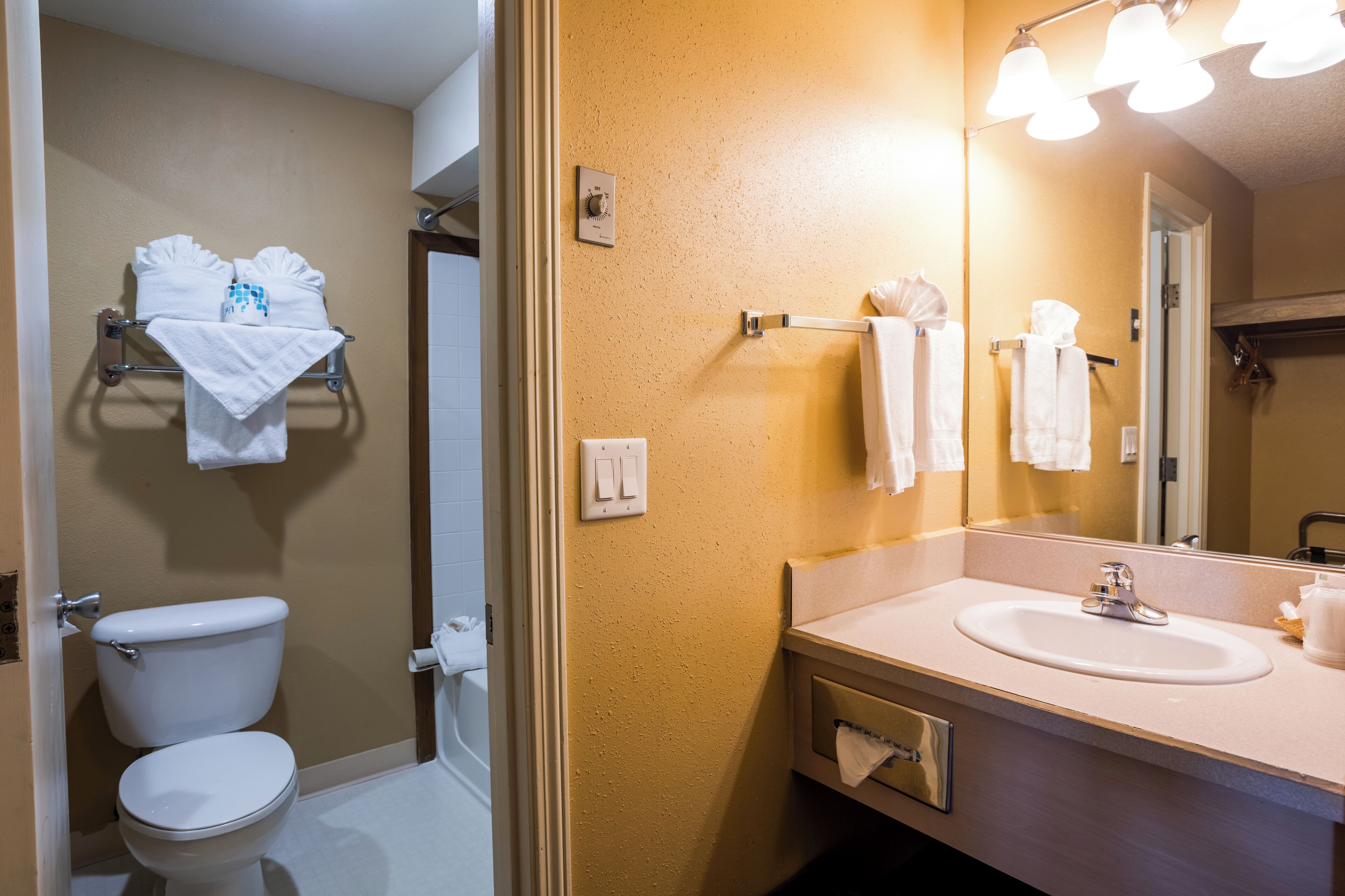 1 king oceanfront, no elevator access | bathroom | free toiletries, hair dryer, towels