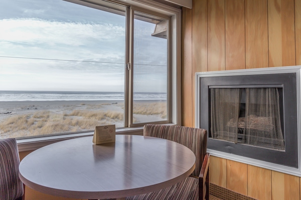 Blackout curtains, free WiFi, bed sheets