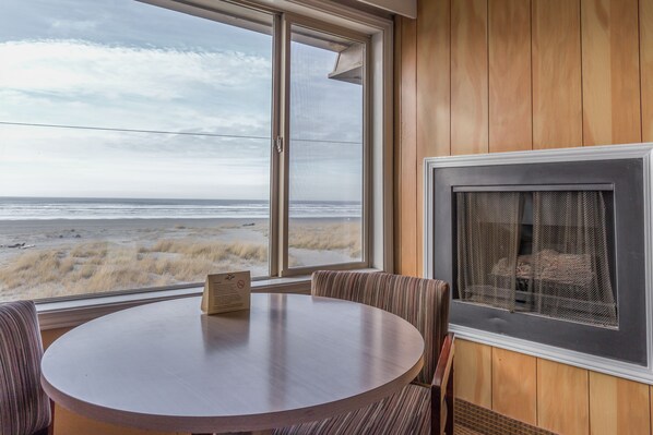 Blackout drapes, free WiFi, bed sheets