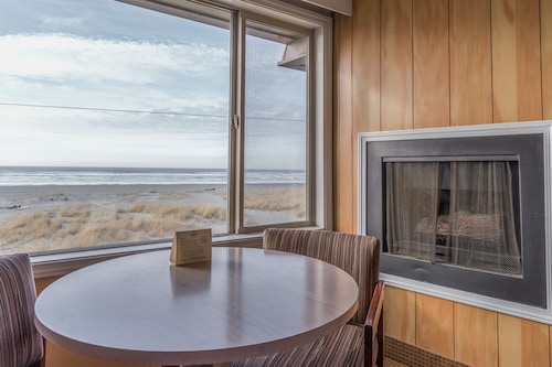 Ebb Tide Oceanfront Inn