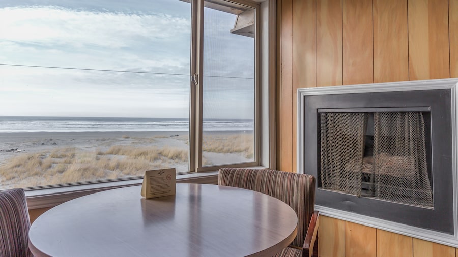 Ebb Tide Oceanfront Inn