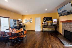 Free daily continental breakfast