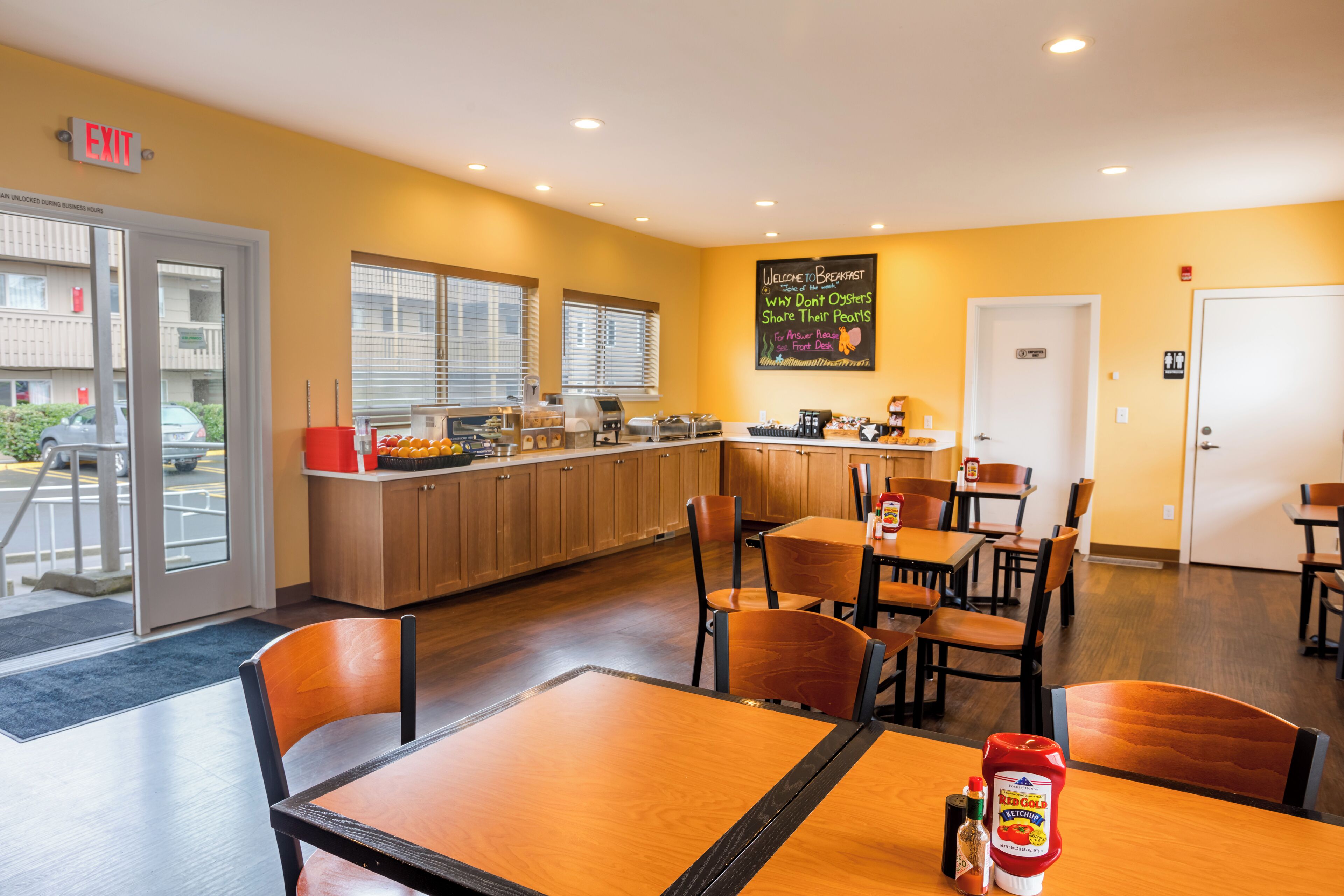 free daily continental breakfast