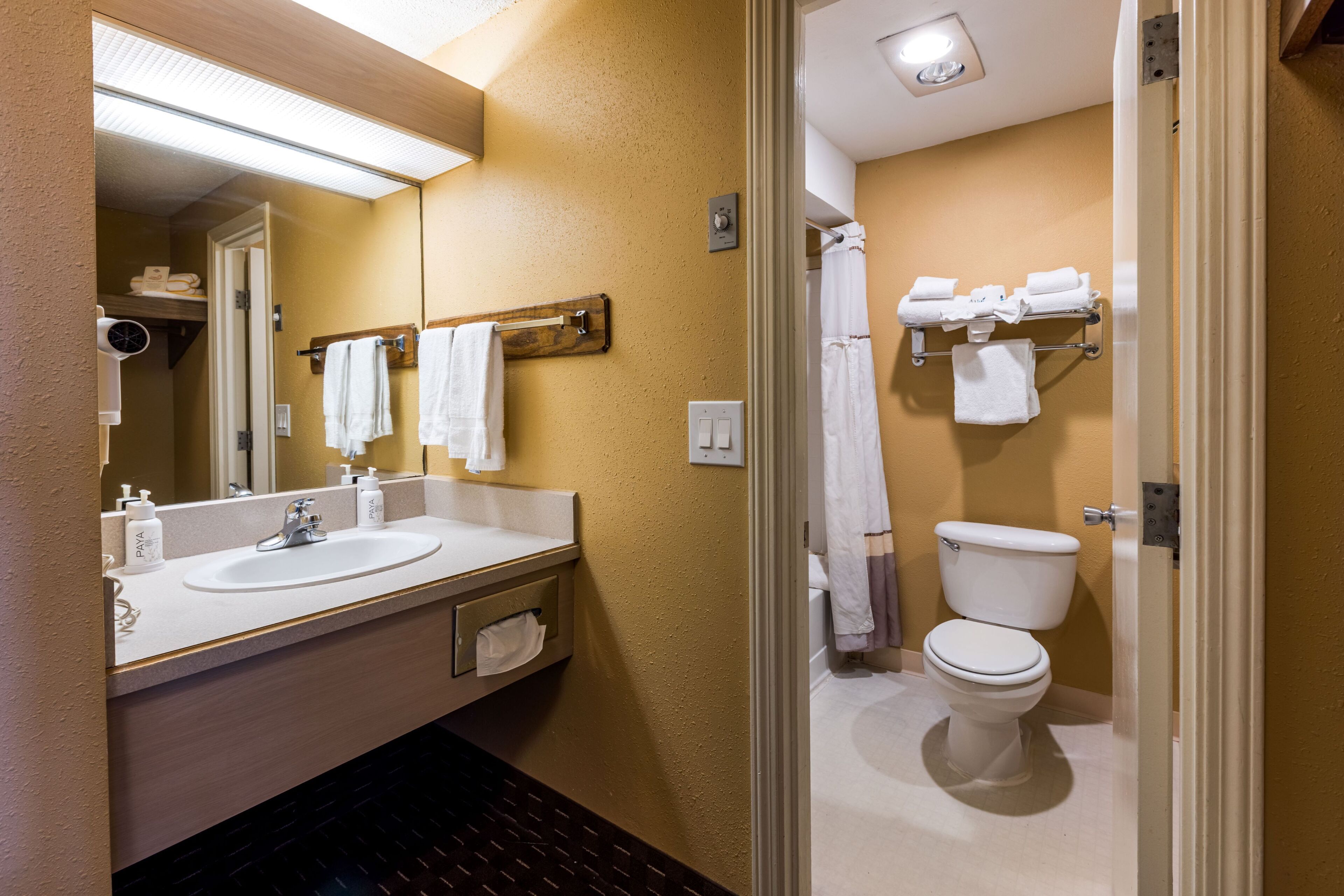 1 king oceanfront, no elevator access | bathroom | free toiletries, hair dryer, towels