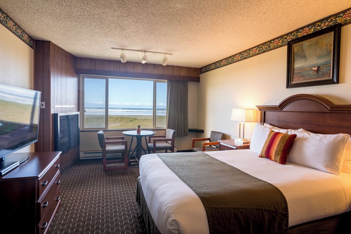 Room, 2 Queen Beds, Kitchenette, Oceanfront | 1 bedroom, blackout drapes, free WiFi, bed sheets