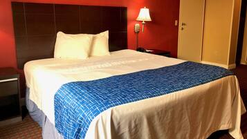 Habitación estándar, 1 cama de matrimonio grande | Caja fuerte, escritorio, espacio para trabajar con un portátil