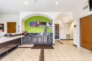 Lobby - Studio 6 Orange, TX (Orange)