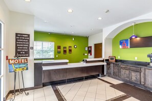 Lobby - Studio 6 Orange, TX (Orange)