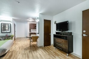 Free WiFi, bed sheets - Studio 6 Orange, TX (Orange)