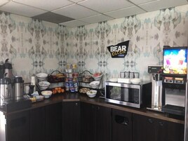 Breakfast, lunch, dinner served; American cuisine 