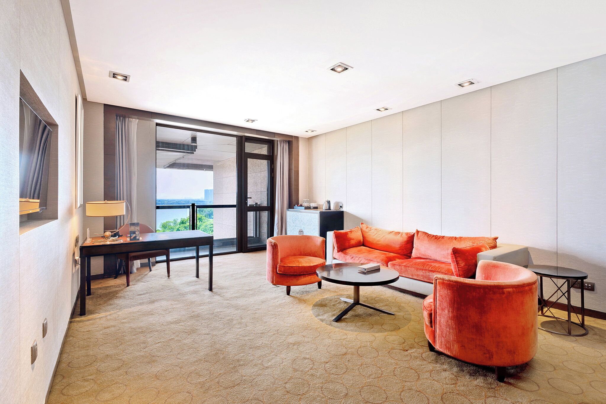 1 bedroom, minibar, individually decorated, desk