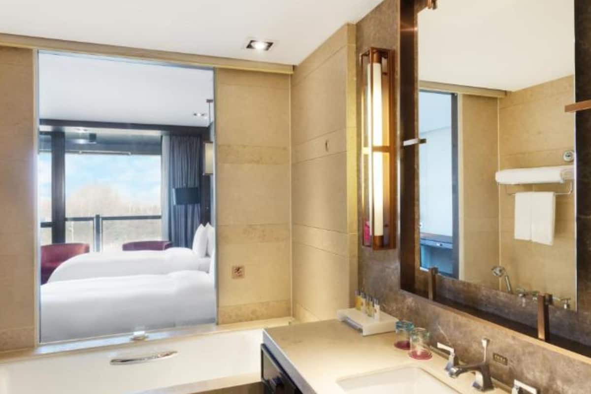 standard room, garden view | bathroom | bathtub, hair dryer, towels
