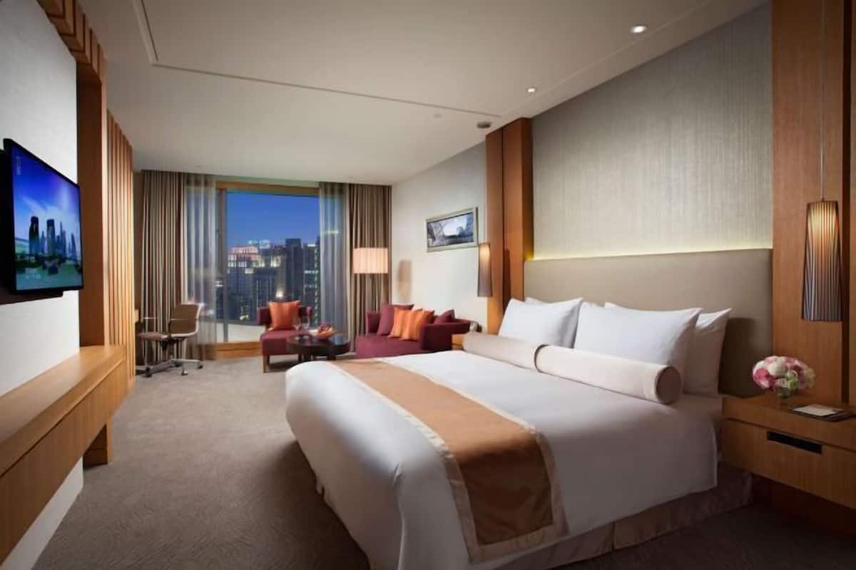 1 bedroom, down duvets, in-room safe, desk