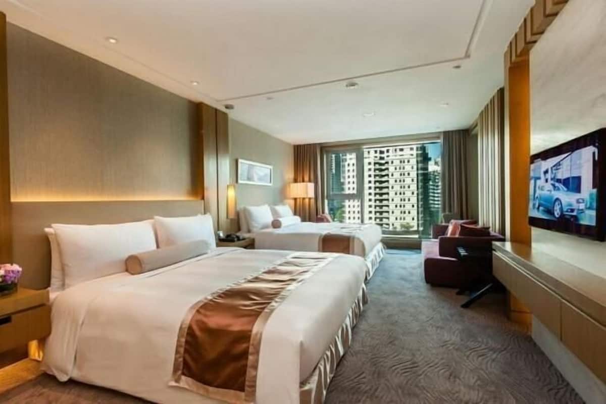 1 bedroom, down duvets, in-room safe, desk