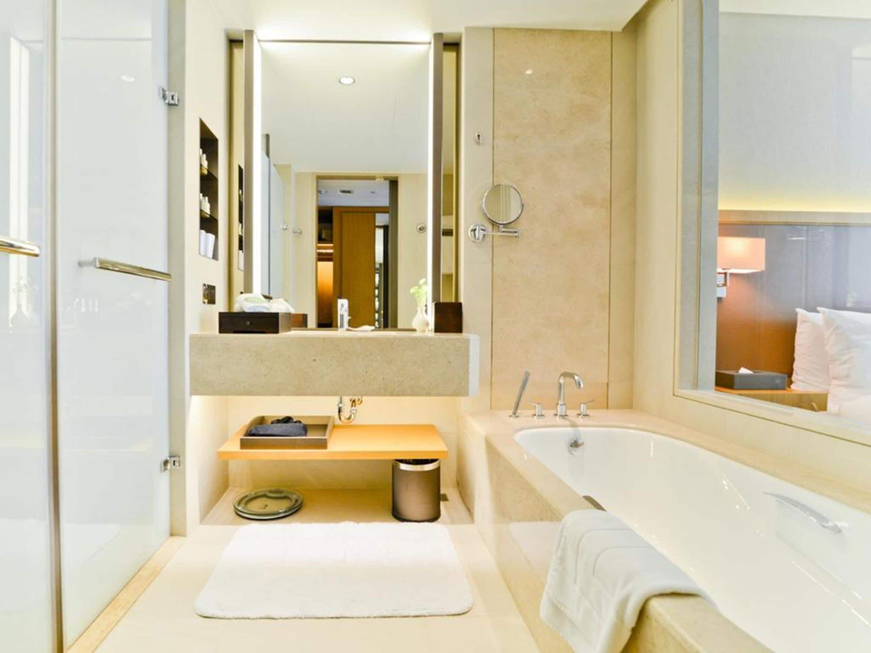 deep-soaking bathtub