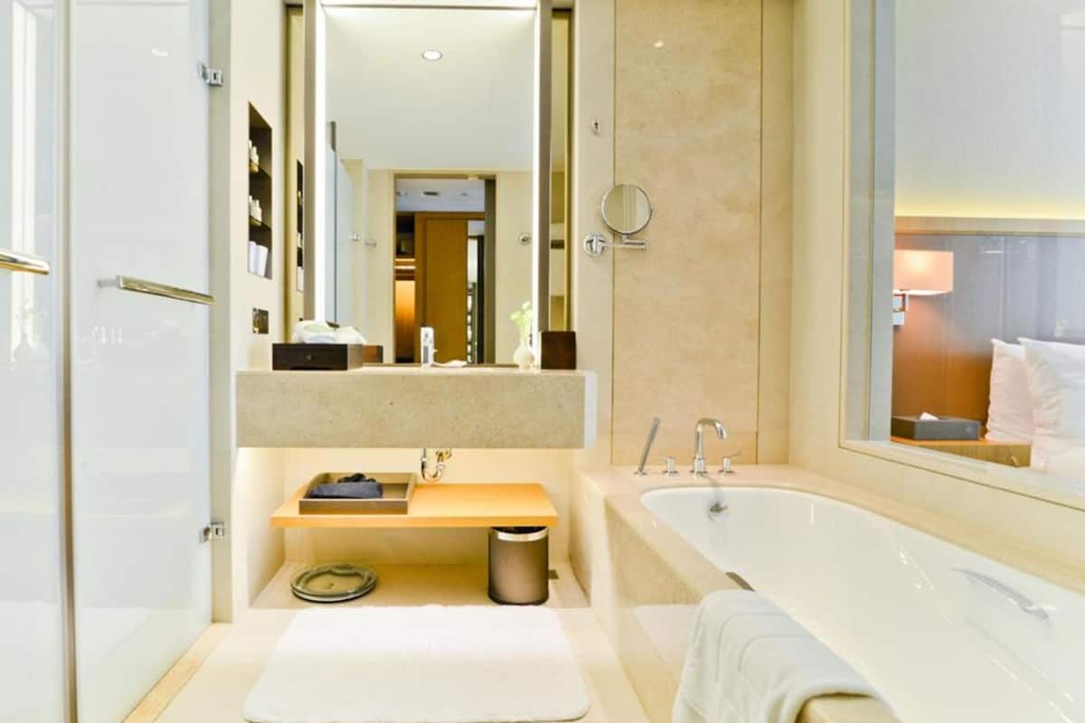 deep-soaking bathtub