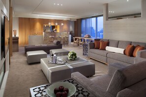 Down comforters, in-room safe, desk, blackout drapes