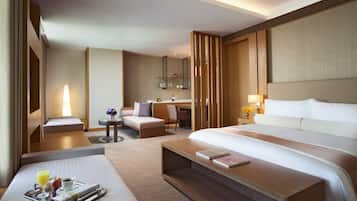 Down comforters, in-room safe, desk, blackout drapes