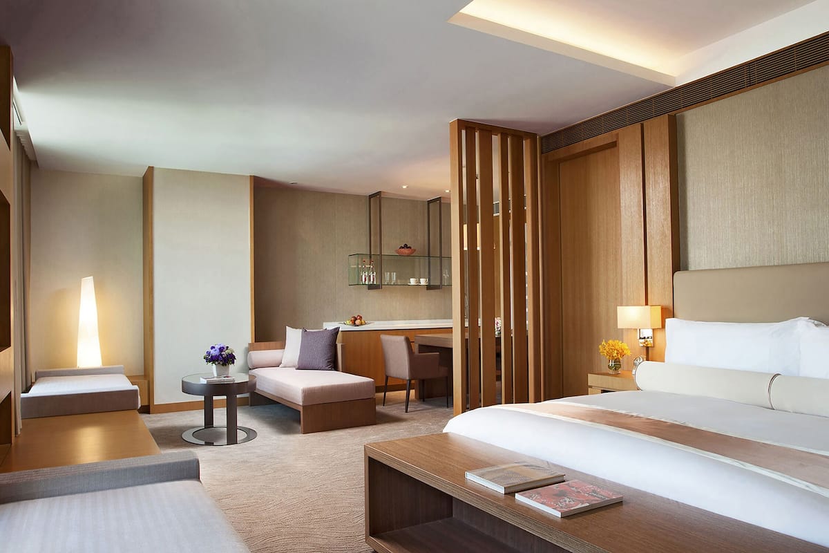 executive double suite with city view and club benefits | 1 bedroom, down duvets, in-room safe, desk