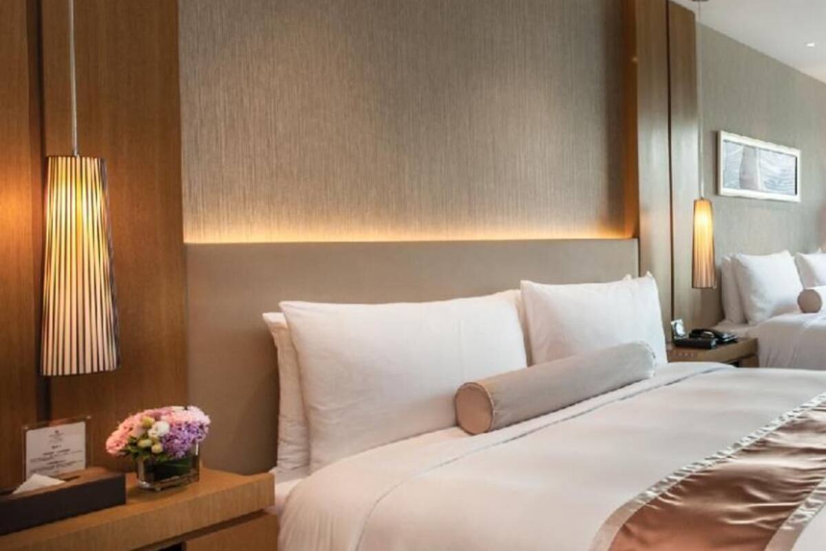 Down duvets, in-room safe, desk, blackout curtains