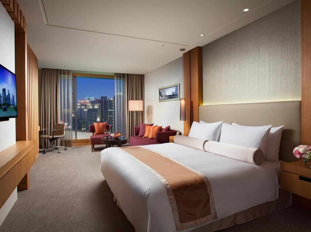 Down duvets, in-room safe, desk, blackout curtains