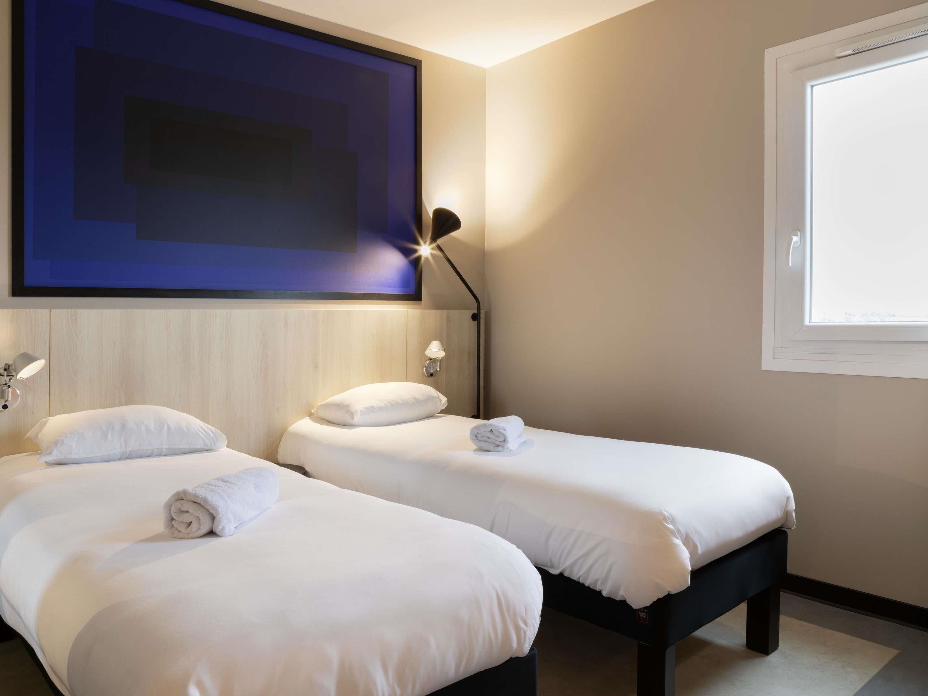 Habitación estándar, 2 camas individuales | Escritorio, espacio para trabajar con laptop y cortinas blackout 