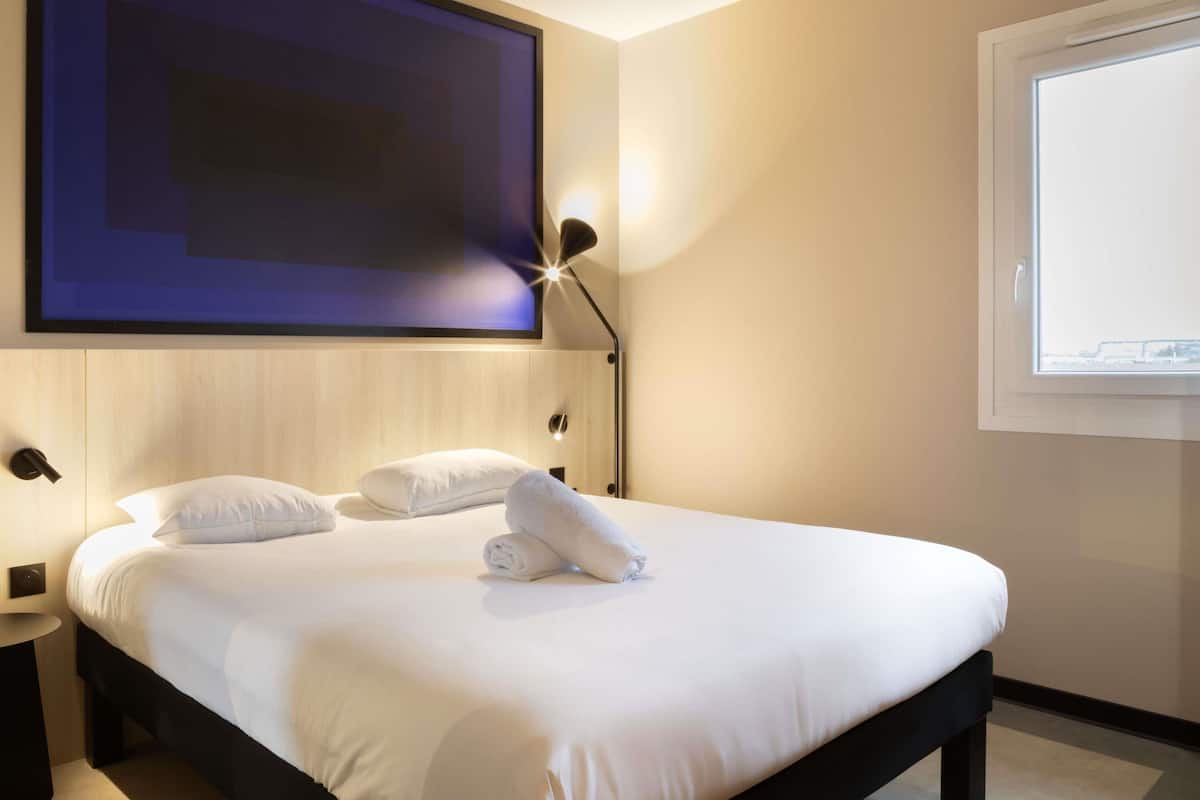 Standard Room, 1 Double Bed | Desk, laptop workspace, blackout drapes, soundproofing