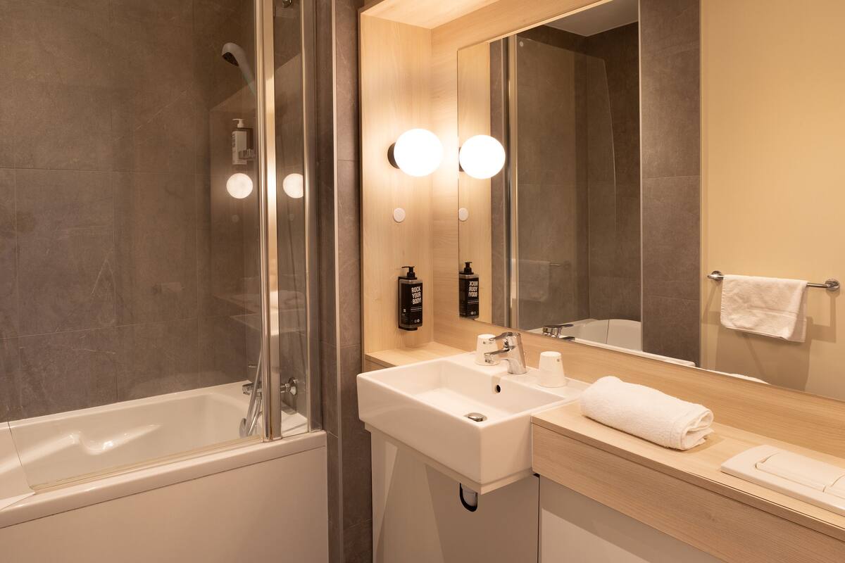 rainfall showerhead, eco-friendly toiletries, hair dryer, towels