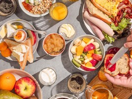 Se ofrece un desayuno bufé todos los días (por un coste adicional)
