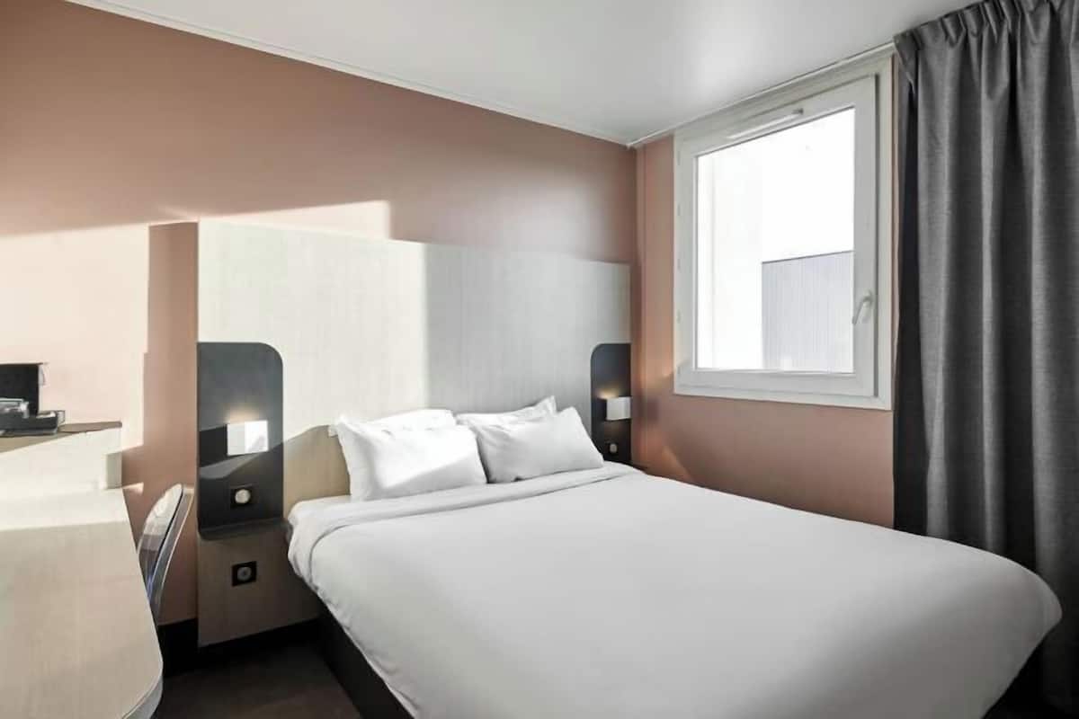 Minibar, Schreibtisch, Verdunkelungsvorhänge, schallisolierte Zimmer