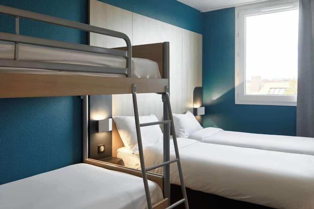 Minibar, Schreibtisch, Verdunkelungsvorhänge, schallisolierte Zimmer