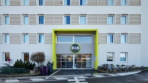 A B&B hotel with a modern facade, multiple windows, and a prominent entrance. - B&B HOTEL Paris Nord Gonesse Parc des Expos (Gonesse)