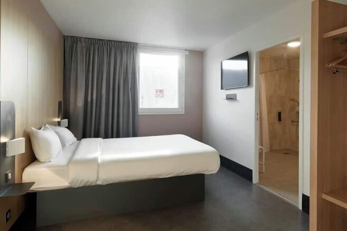 Minibar, Schreibtisch, Verdunkelungsvorhänge, schallisolierte Zimmer