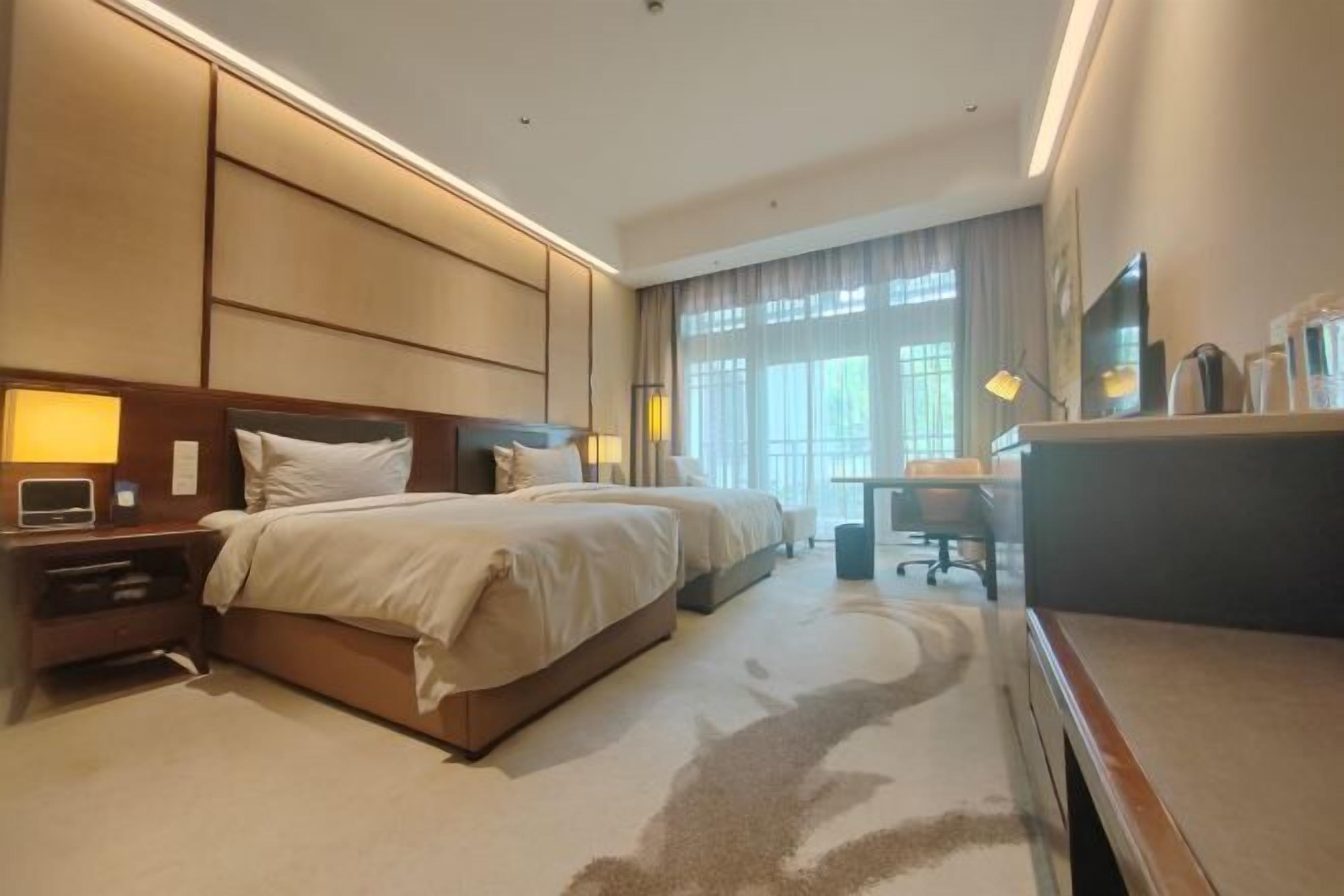 Premium bedding, minibar, in-room safe, desk