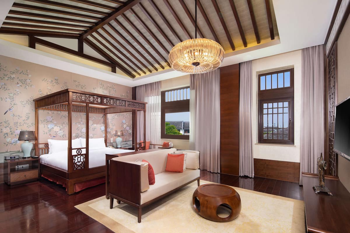 presidential suite | premium bedding, minibar, in-room safe, desk