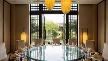 2 restaurants, breakfast, lunch, dinner served; Chinese cuisine