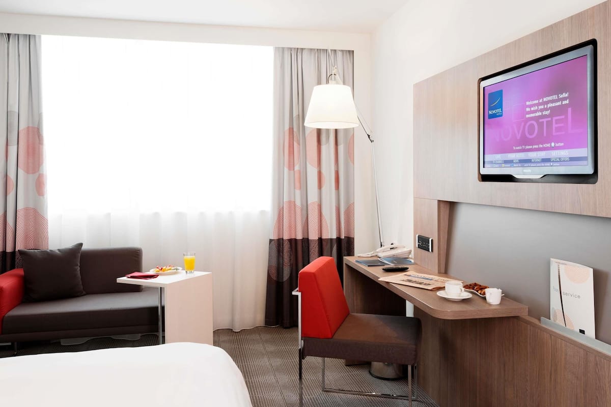 Dobbeltrom – superior, 1 dobbeltseng med sovesofa | Allergitestet sengetøy, memory foam-senger og minibarvarer (inkludert)