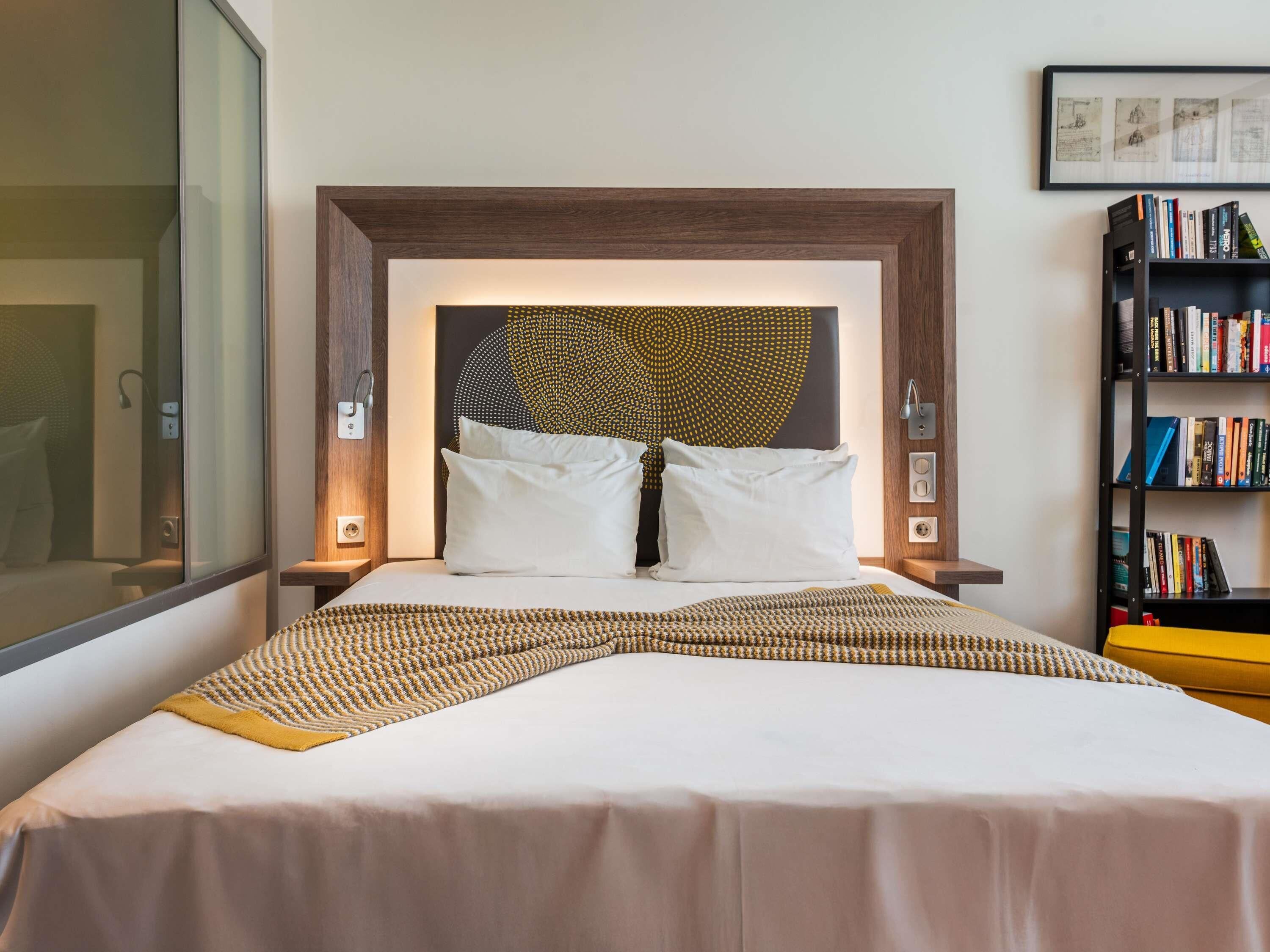 room (library) | 1 bedroom, hypo-allergenic bedding, memory-foam beds, free minibar items