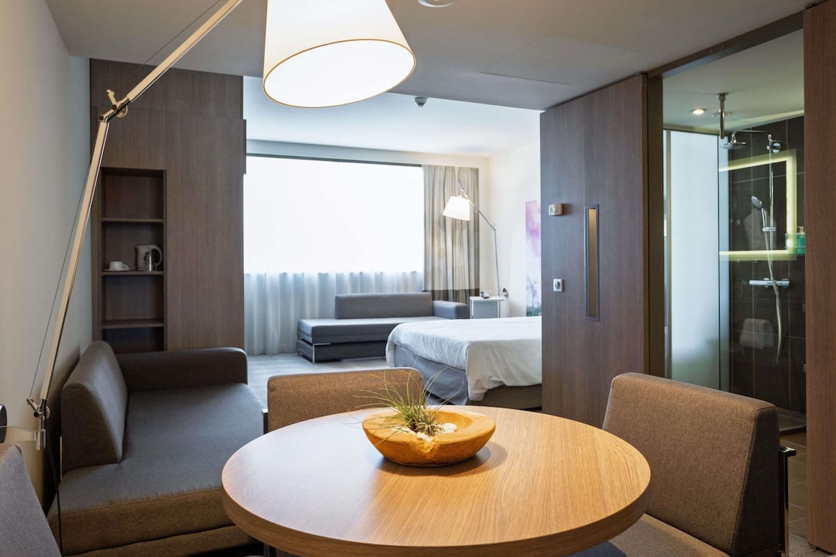Executive Room, 1 Double Bed with Sofa bed | Hypo-allergenic bedding, memory foam beds, free minibar items