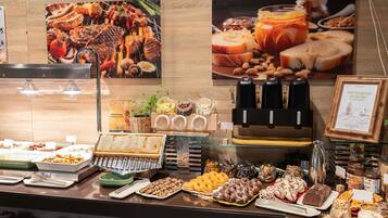 Desayuno buffet todos los días (con cargo)